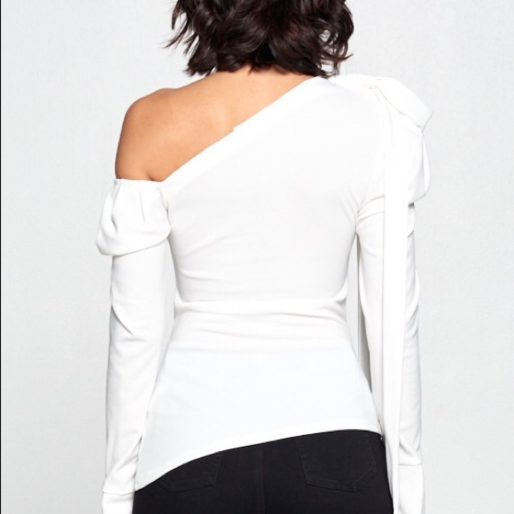 A La Mode Asymmetrical Top - Picture 2 of 3